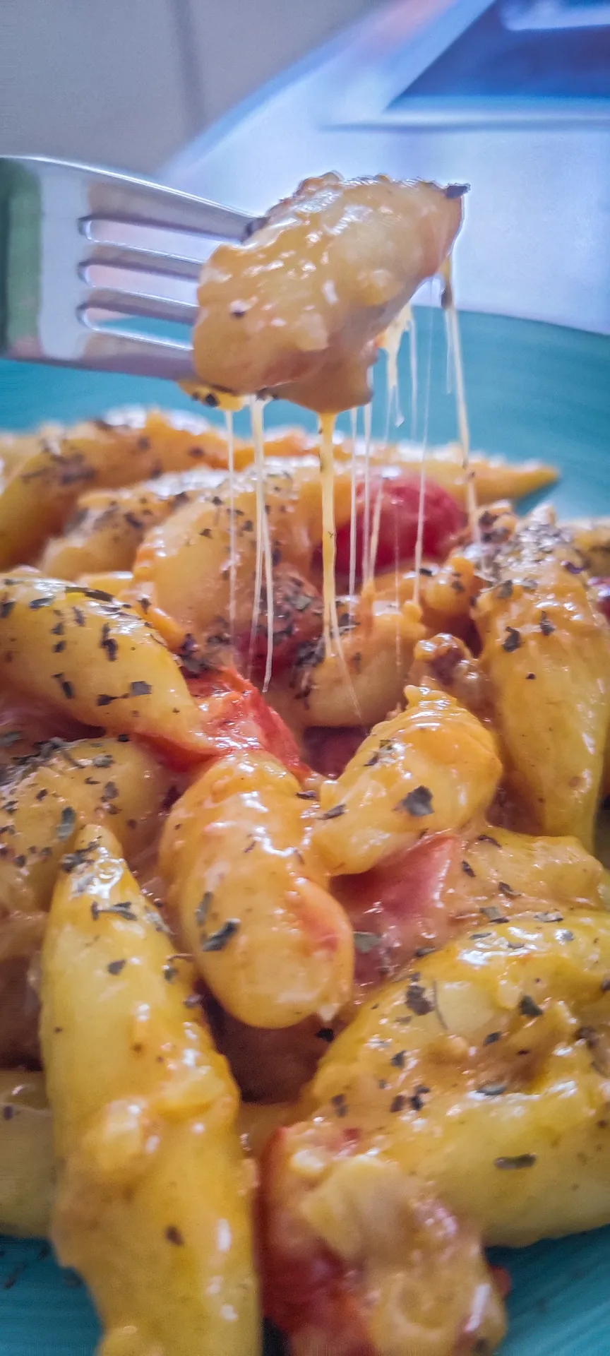 Gebratene Schupfnudeln mit Tomaten und Käse