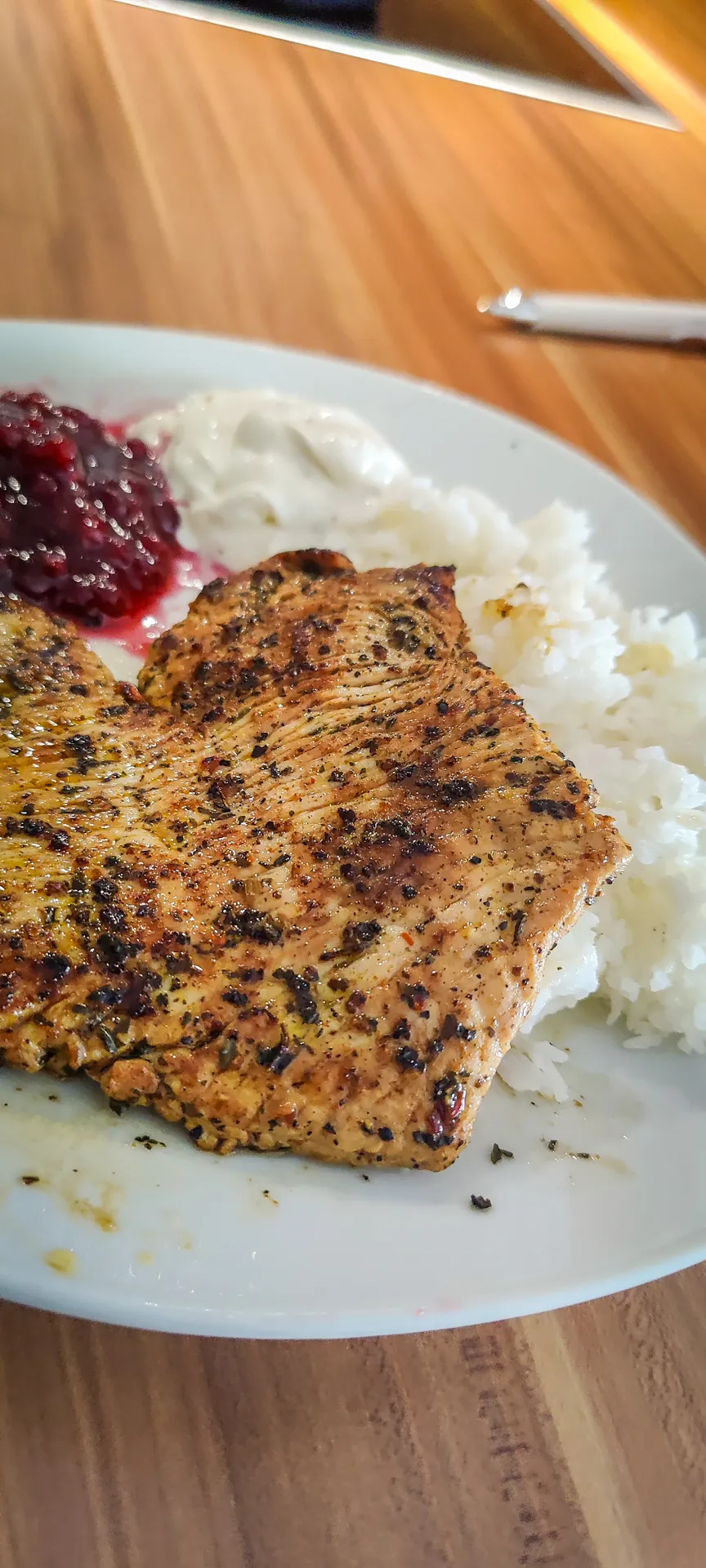 Mediterranes Pfefferputen Grillfilet an Reis