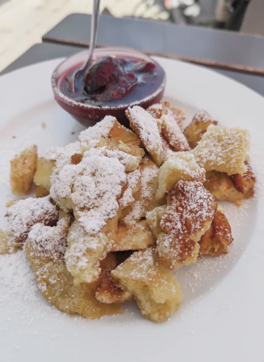Kaiserschmarren mit Zwetschgenröster