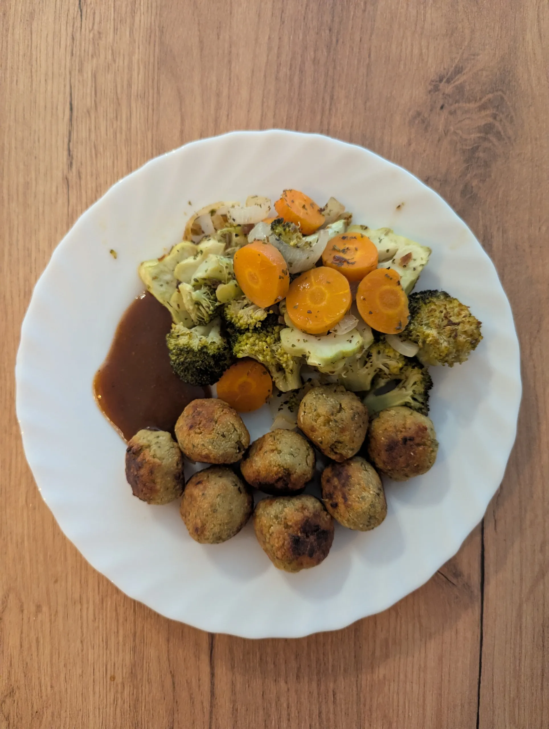 Falafel mit buntem Ofengemüse
