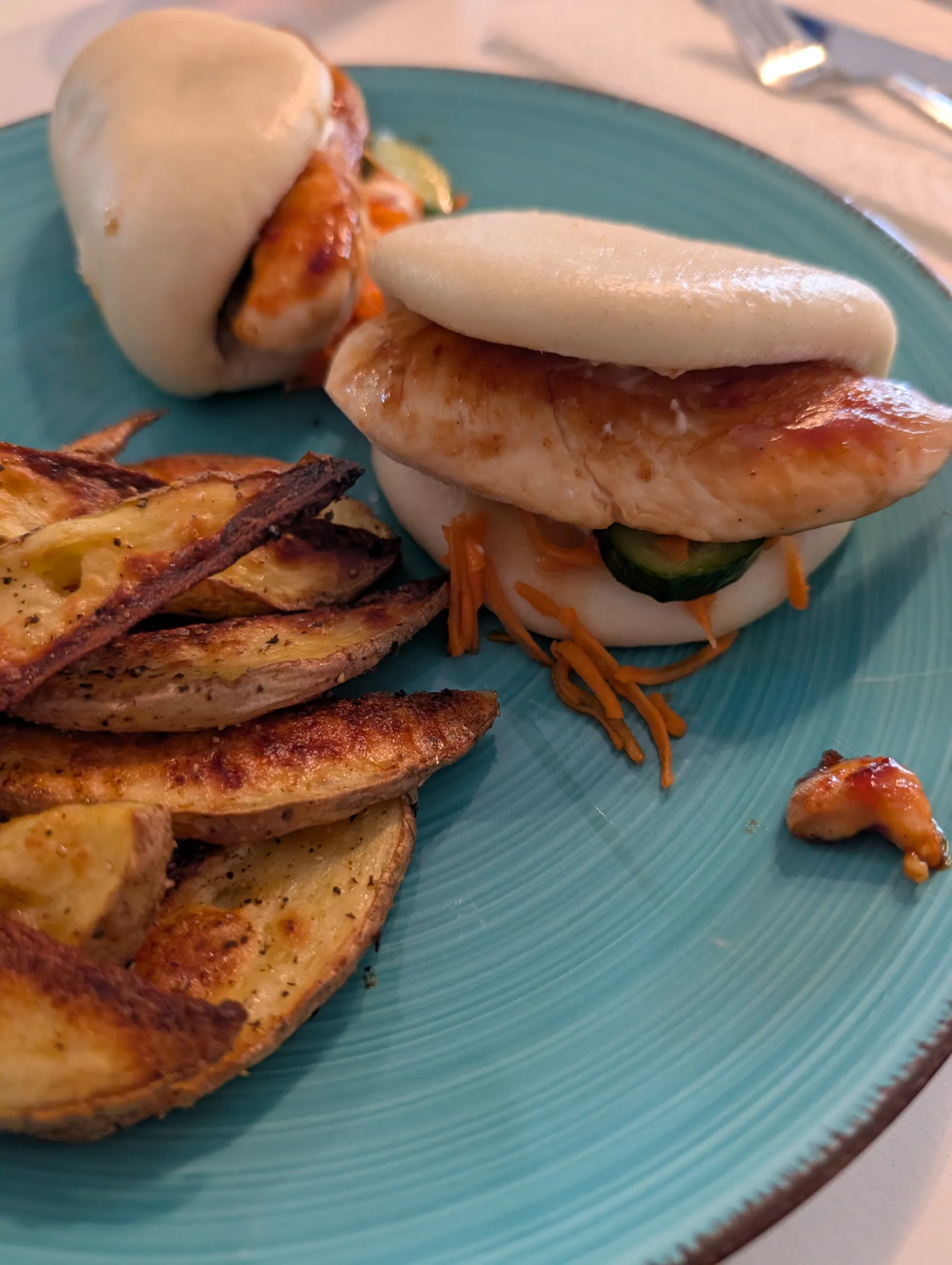 Bao Buns mit BBQ Huhn