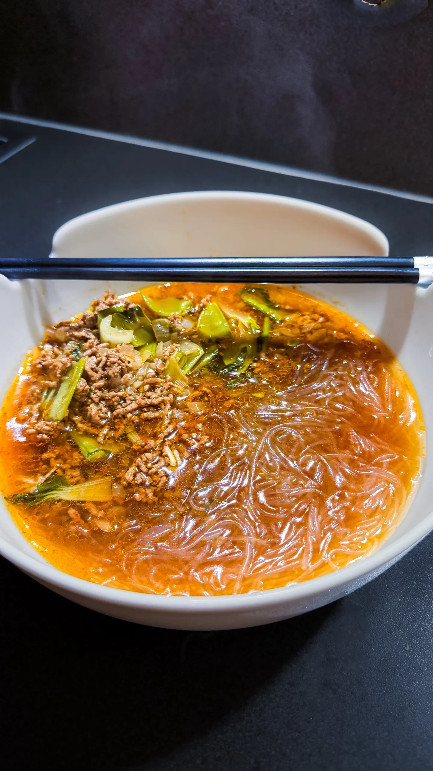 Glasnudel Suppe mit Faschiertem und Pak Choi