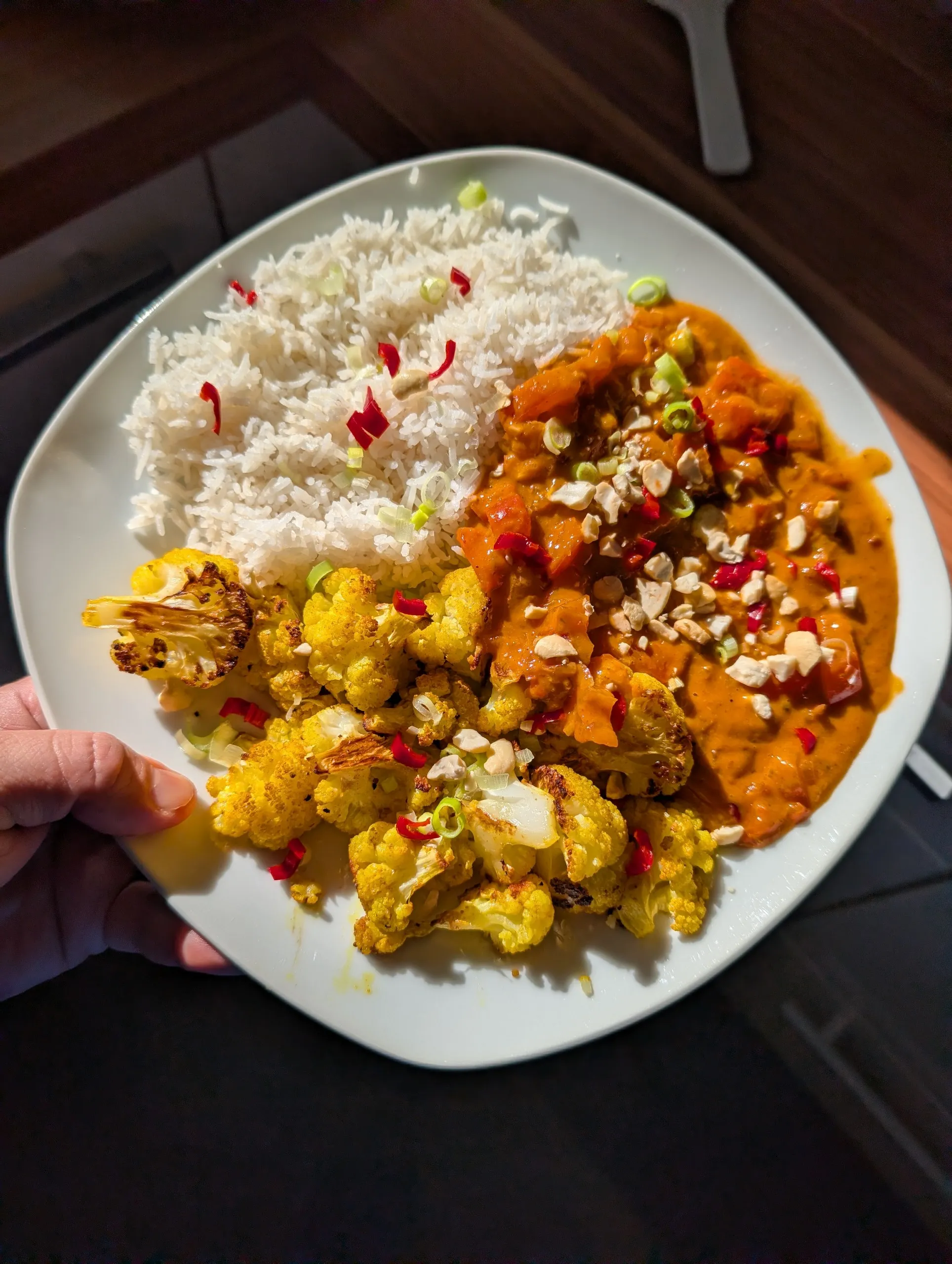 Tandoori-Karfiol in Tomaten/Chili Dal mit Reis