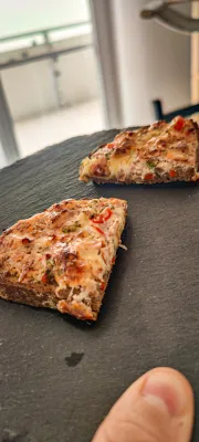 Schinken Käse Grillbrot mit Koriander
