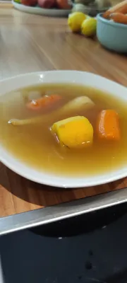 Schnelle vegane Lupinen Nudelsuppe mit Wurzelgemüse