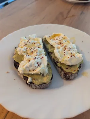 Avocado Burrata Brote