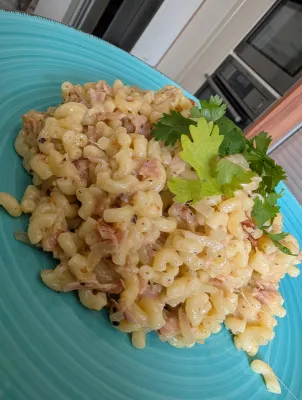 Bergkäse Hörnchen-Pfanne mit Schinken