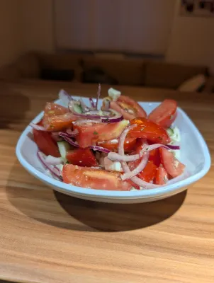 Schneller griechischer Tomaten-Feta-Salat