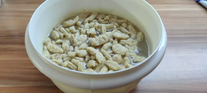 Arbeitsschritt 2: Einfaches Soja Gemüse Curry