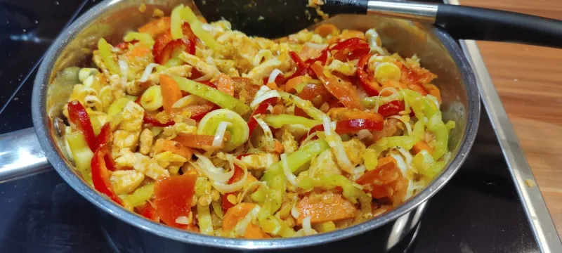 Arbeitsschritt 6: Einfaches Soja Gemüse Curry