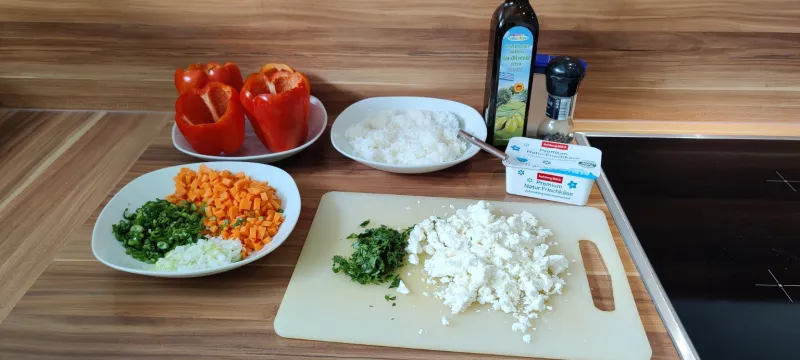 Arbeitsschritt 10: Feta-Frischkäse-gefüllte Paprika