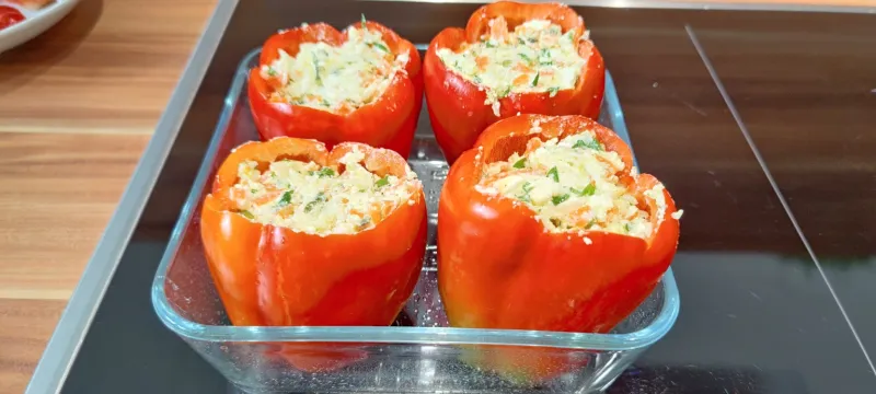 Arbeitsschritt 10: Feta-Frischkäse-gefüllte Paprika
