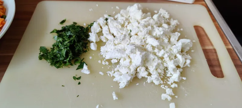 Arbeitsschritt 10: Feta-Frischkäse-gefüllte Paprika