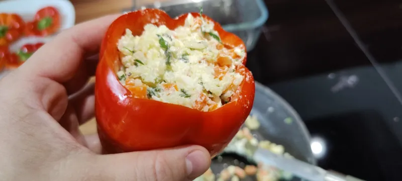 Arbeitsschritt 10: Feta-Frischkäse-gefüllte Paprika