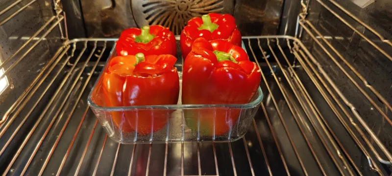 Arbeitsschritt 10: Feta-Frischkäse-gefüllte Paprika