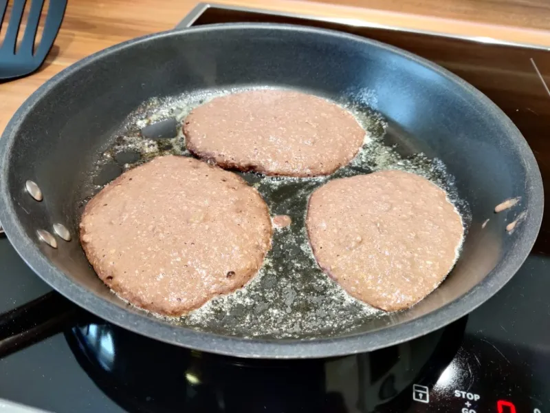Arbeitsschritt 10: Frühstücks Schoko Pancakes