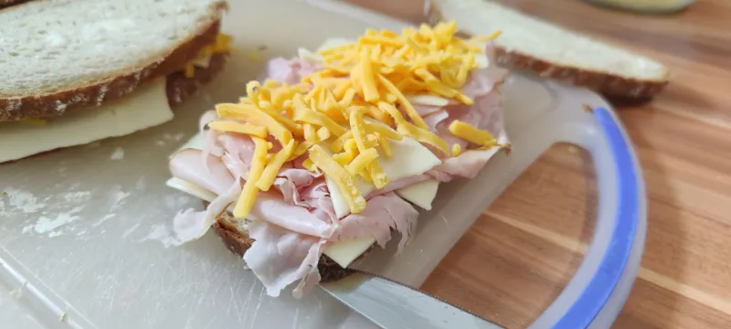 Arbeitsschritt 4: Holzhackertoast mit Spiegelei