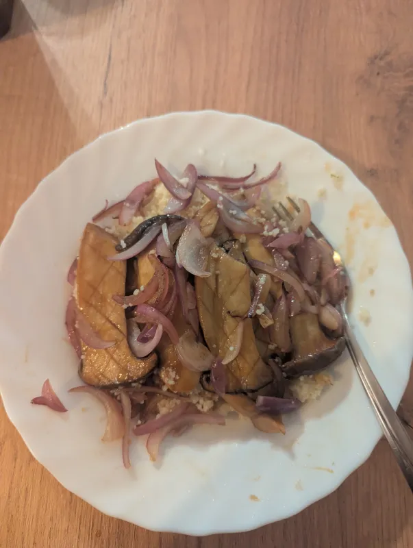 Arbeitsschritt 7: Asiatische Kräuterseitlinge mit Limetten-Couscous