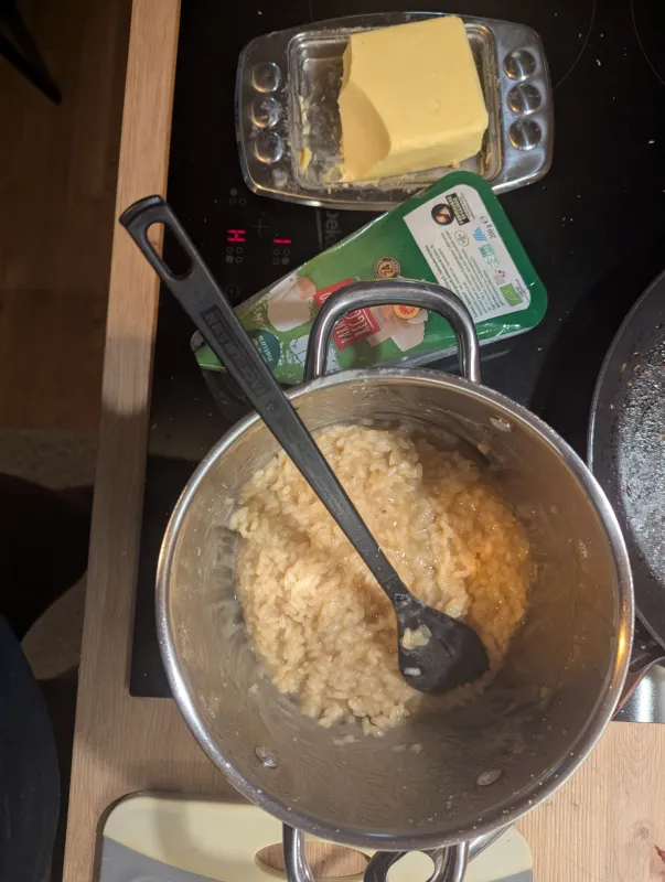 Arbeitsschritt 5: Weißweinrisotto mit Burrata und Tomaten-Topping