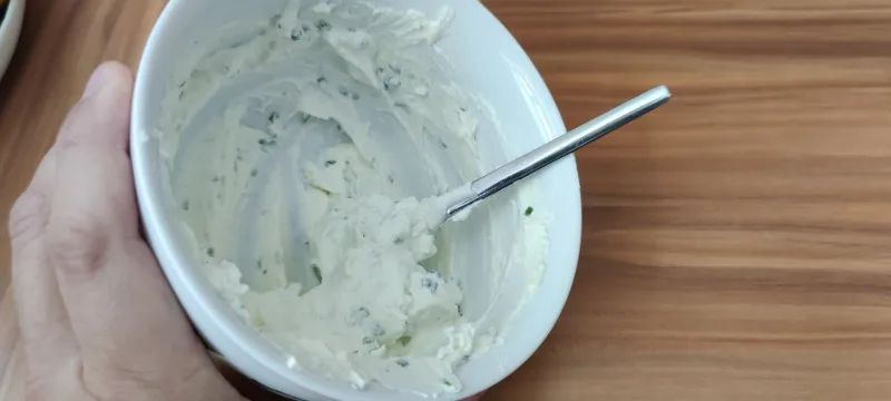 Arbeitsschritt 3: Magere Kräutertopfen Dinkel Crepes