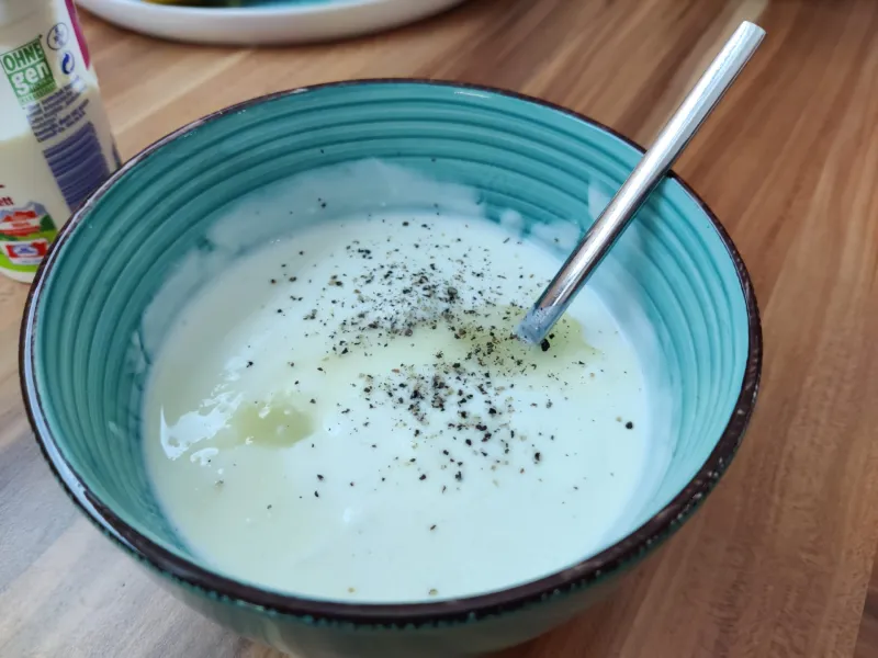 Arbeitsschritt 6: Mediterranes Ofengemüse mit Kichererbsen und Minzjoghurt