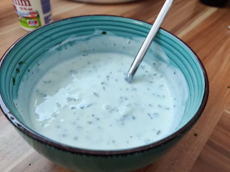 Arbeitsschritt 7: Mediterranes Ofengemüse mit Kichererbsen und Minzjoghurt