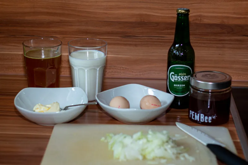 Arbeitsschritt 2: Rustikale Bierschaumsuppe mit Honig