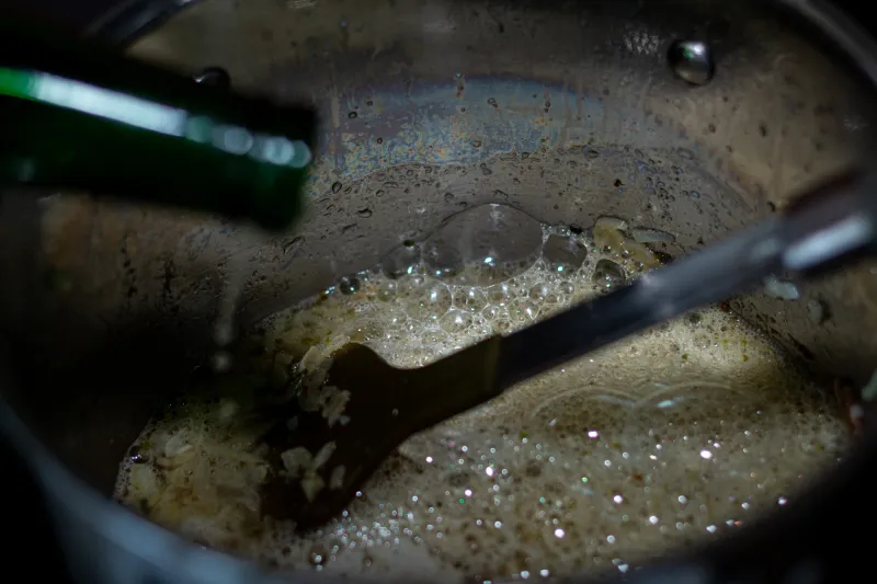 Arbeitsschritt 12: Rustikale Bierschaumsuppe mit Honig