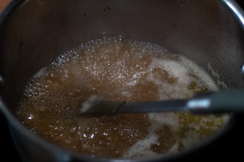 Arbeitsschritt 15: Rustikale Bierschaumsuppe mit Honig