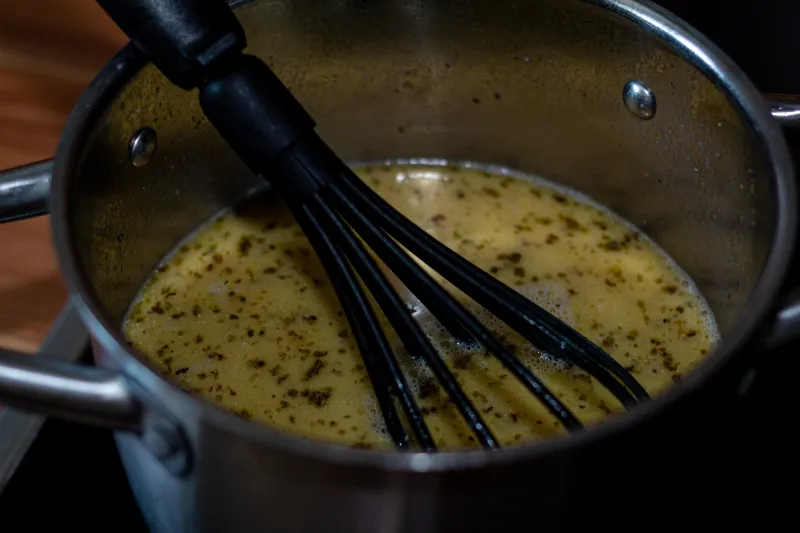 Arbeitsschritt 16: Rustikale Bierschaumsuppe mit Honig