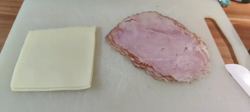Arbeitsschritt 3: Schinken Käse Grillbrot mit Koriander