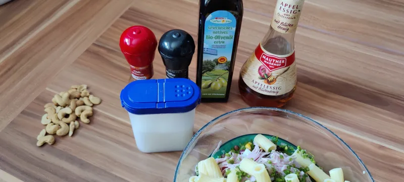 Arbeitsschritt 16: Sommerlicher Bunter Nudelsalat