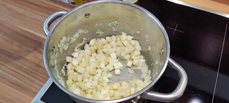 Arbeitsschritt 9: Spargelcreme Suppe