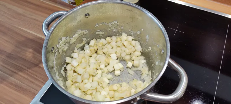 Arbeitsschritt 10: Spargelcreme Suppe