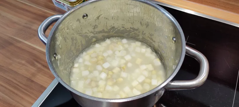 Arbeitsschritt 11: Spargelcreme Suppe