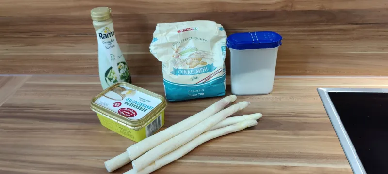 Arbeitsschritt 2: Spargelcreme Suppe