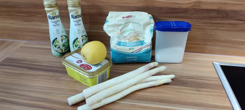 Arbeitsschritt 3: Spargelcreme Suppe