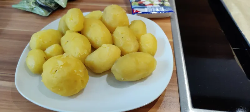 Arbeitsschritt 2: Spargelpäckchen mit Karotten und Feta