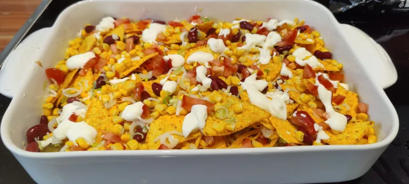 Arbeitsschritt 9: Überbackene Hard Rock Nachos mit Cheddar und Gemüse