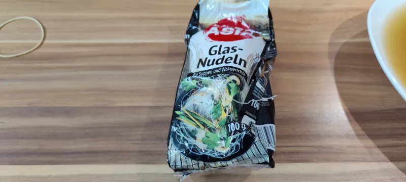 Arbeitsschritt 3: Schnelle vegane Lupinen Nudelsuppe mit Wurzelgemüse