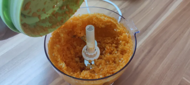 Arbeitsschritt 3: Vegane Rotlinsenbolognese mit Vollkornpasta
