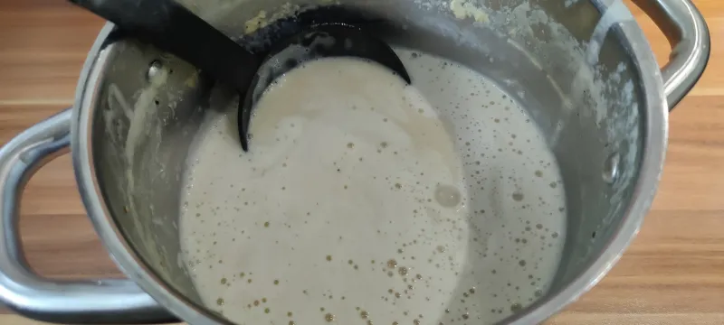 Arbeitsschritt 5: Weinschaumsuppe
