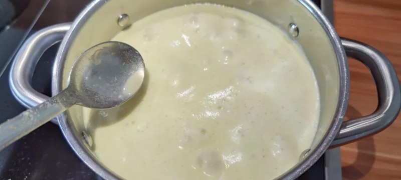 Arbeitsschritt 2: Weinschaumsuppe
