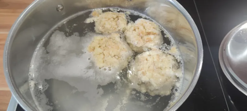 Arbeitsschritt 7: Schnelle Semmelknödel