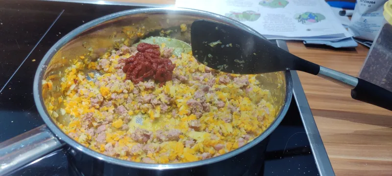 Arbeitsschritt 4: Traditionelles Ragour a la Bolognese mit Ricotta