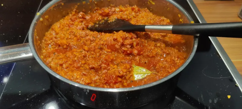 Arbeitsschritt 5: Traditionelles Ragour a la Bolognese mit Ricotta