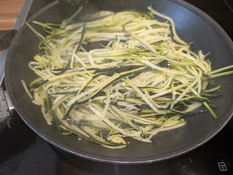 Arbeitsschritt 6: Zoodles Carbonara