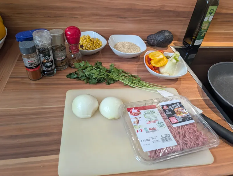 Arbeitsschritt 1: Bowl mit Faschiertem vom Rind (Rinderhackbowl)