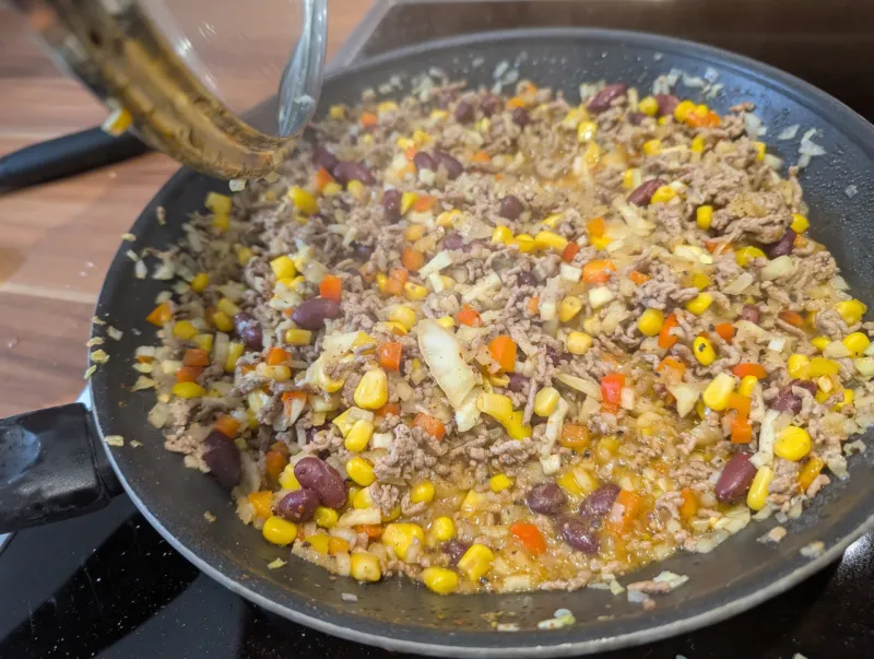 Arbeitsschritt 6: Bowl mit Faschiertem vom Rind (Rinderhackbowl)