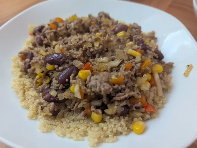Arbeitsschritt 9: Bowl mit Faschiertem vom Rind (Rinderhackbowl)